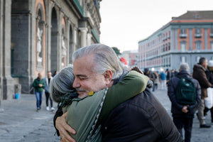 10 initiatives qui accompagnent les réfugiés et migrants en France